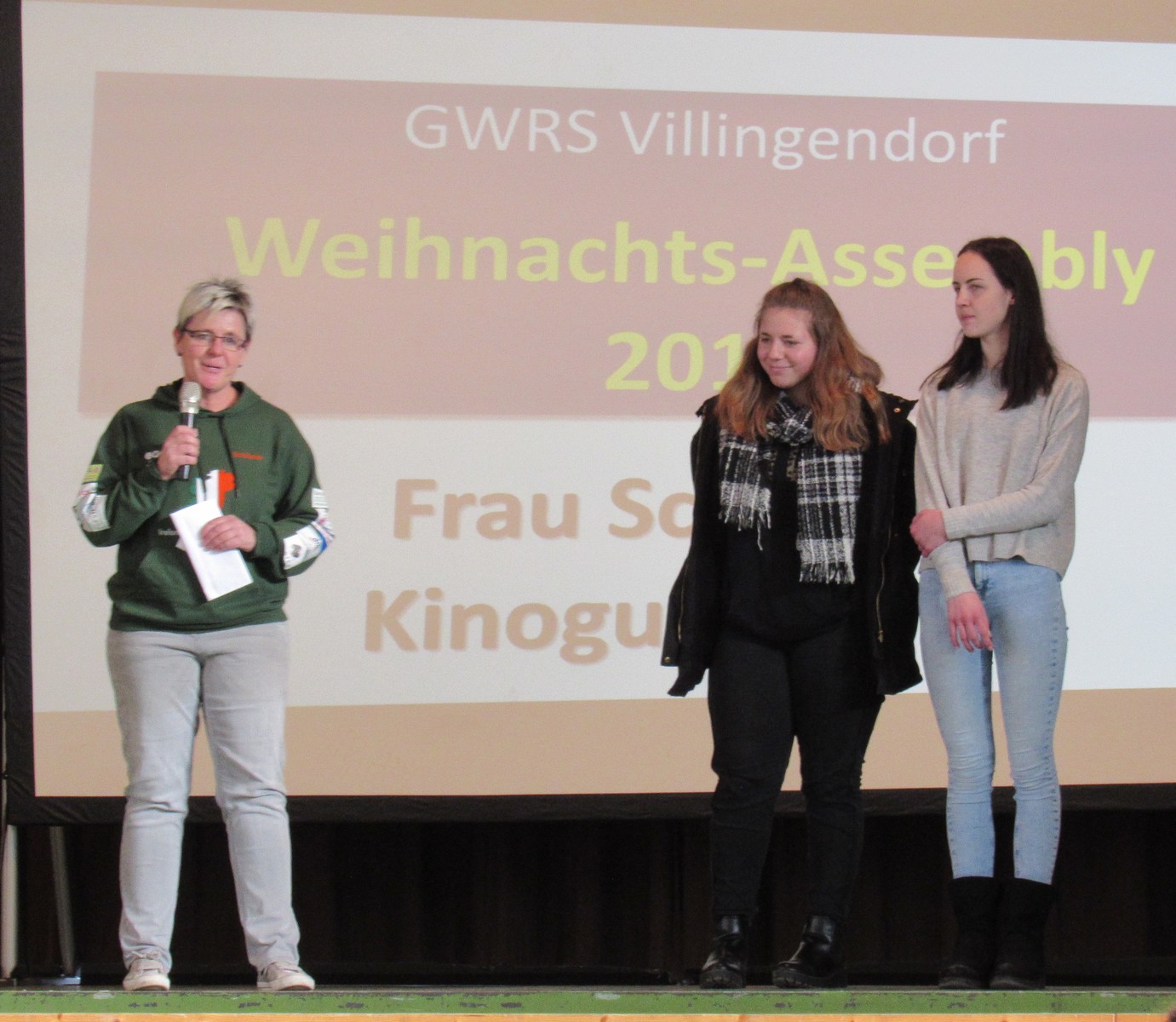 2019 12 17 Weihnachts Assembly 3