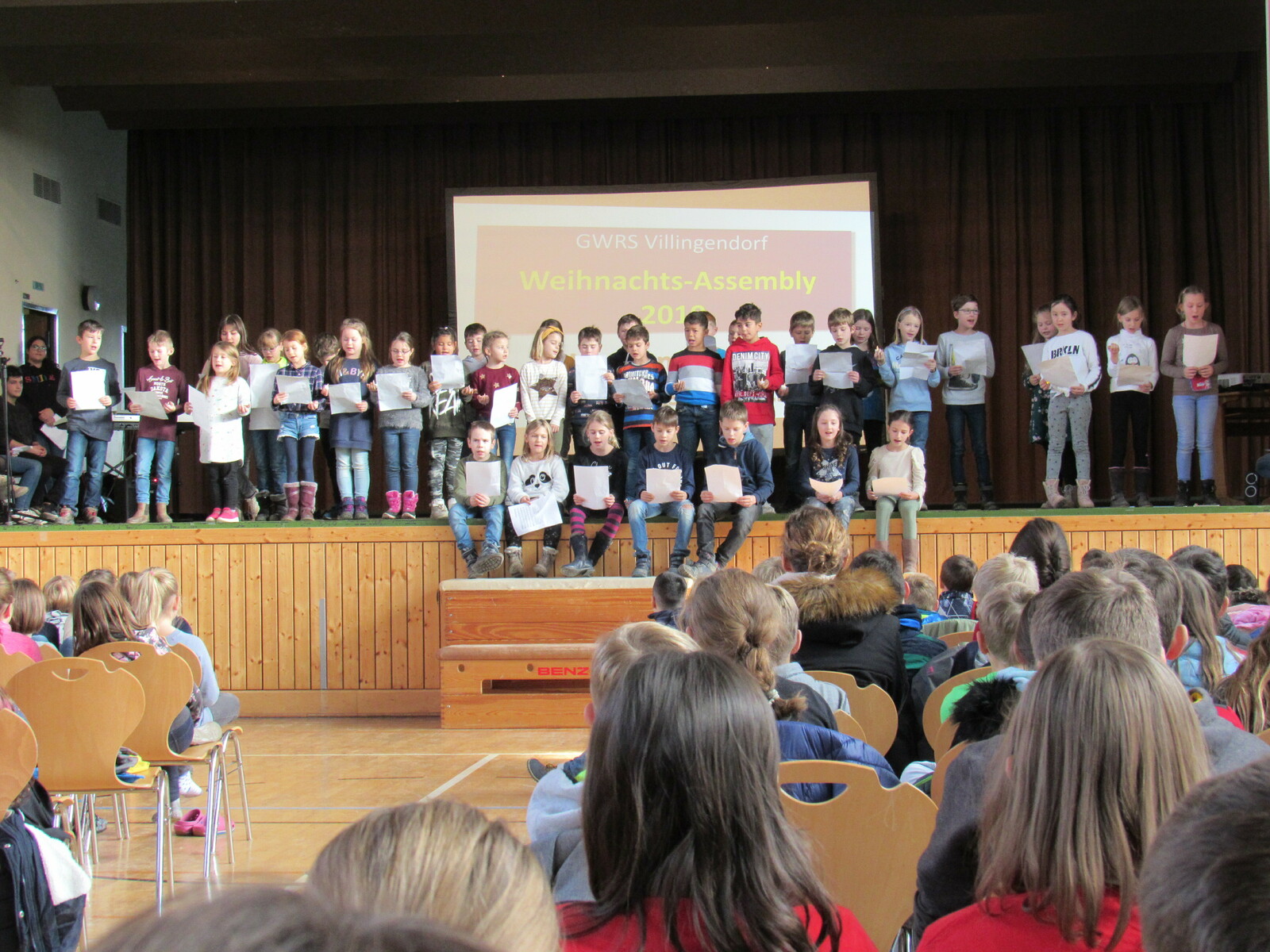 2019 12 17 Weihnachts Assembly 2