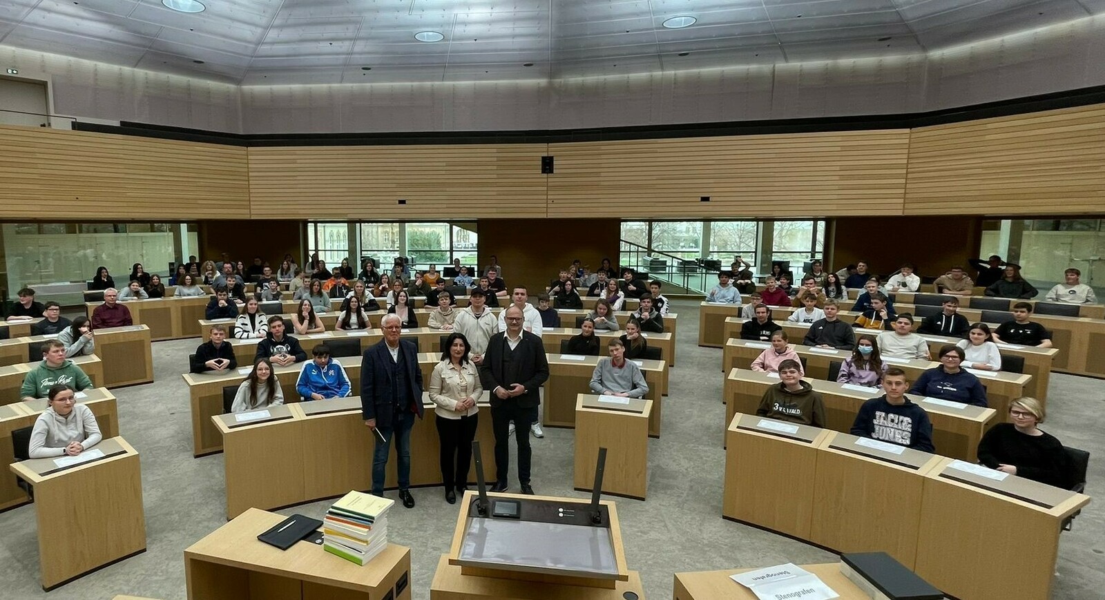 GWRS Villingendorf besucht den Landtag / Fünf Abgeordnete stellen sich den Frage