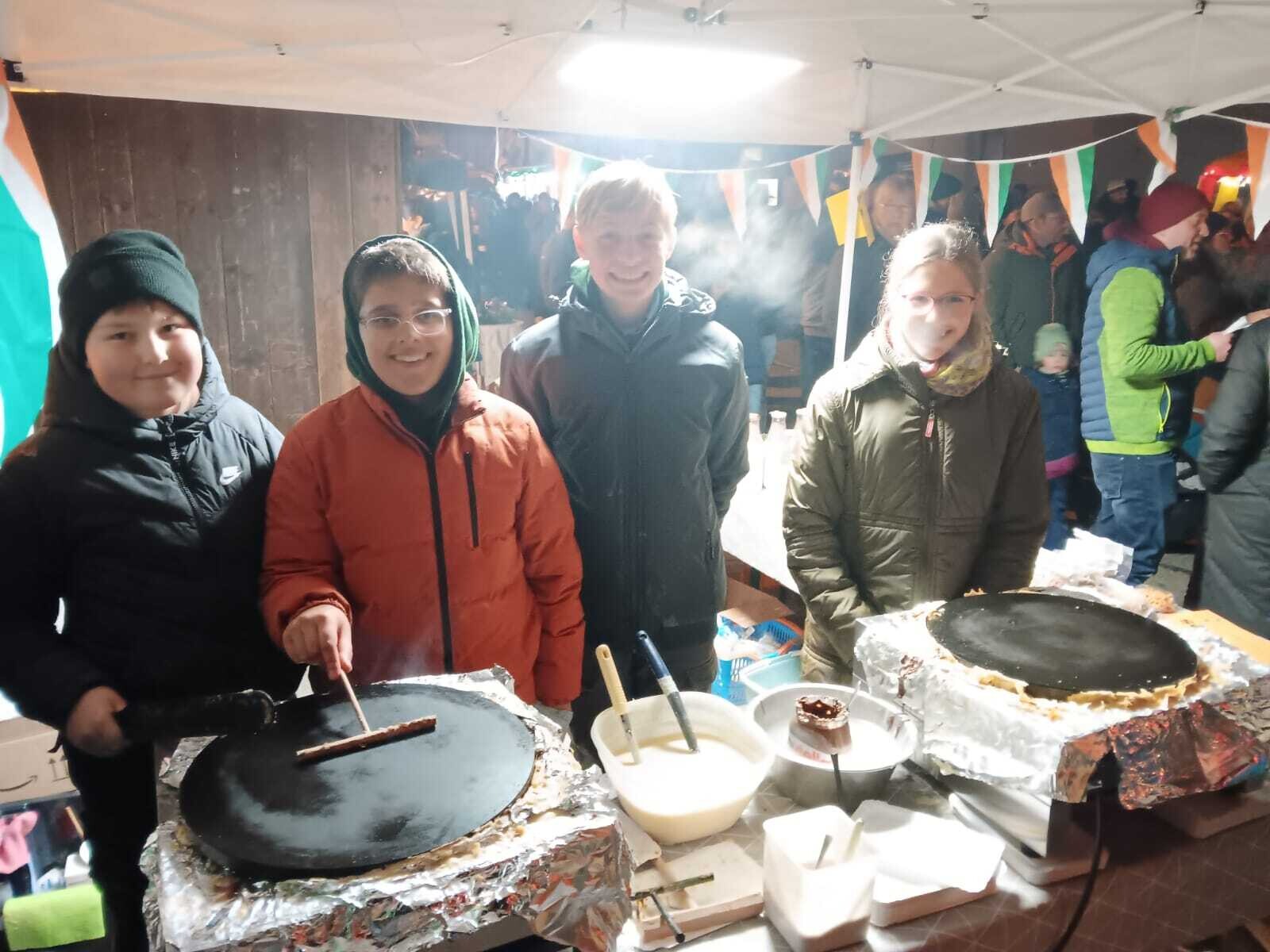 Vorweihnachtlicher Verkauf auf dem Weihnachtsmarkt in Dunningen
