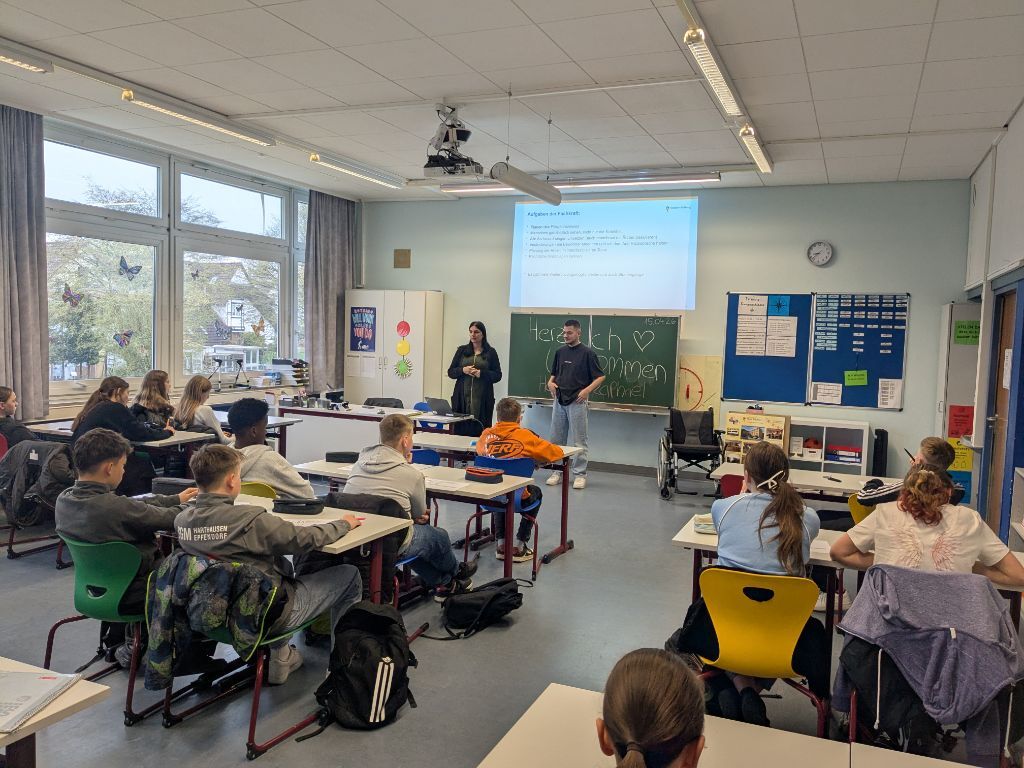 Seniorenzentrum Haus Raphael zu Besuch in Klassenstufe 8