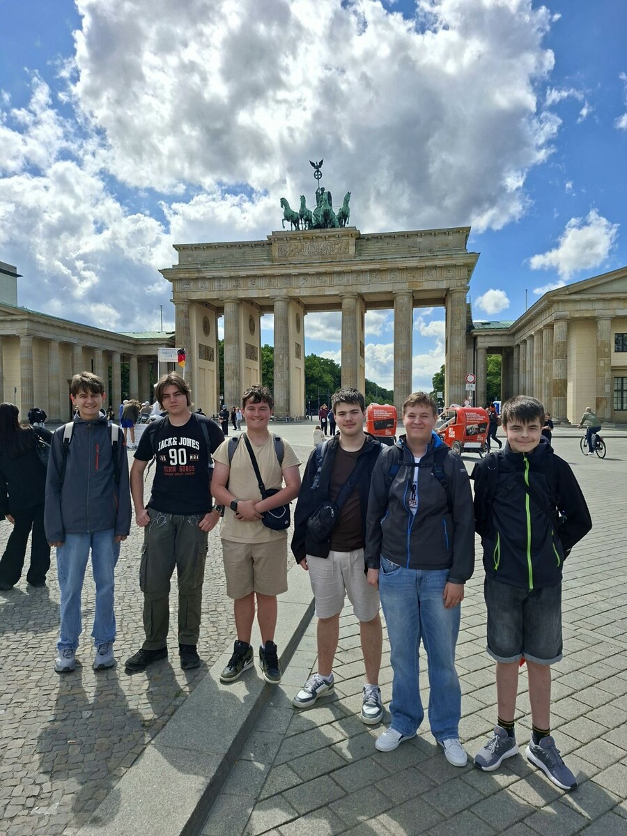 Klassenstufe 10 befindet sich auf Abschlussfahrt in Berlin