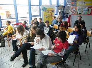 Die Schüler lauschen und bewerten Die Schüler lauschen und bewerten