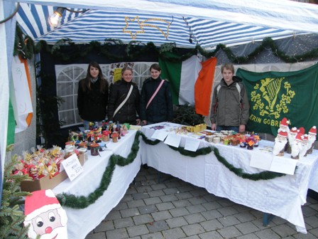 Siebtklässler auf dem Villingendorfer Weihnachtsmarkt