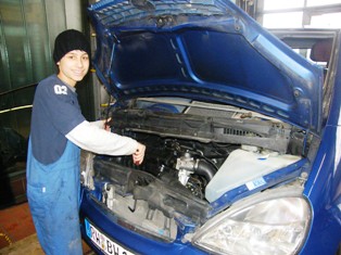 Stefano als Mechaniker bei KKS Kammerer