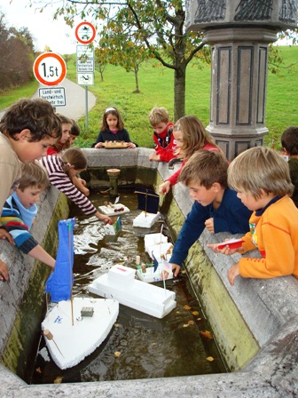 Kinder der 2b bei der Jungfernfahrt