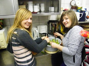 Ramona und Marissa haben den Salat